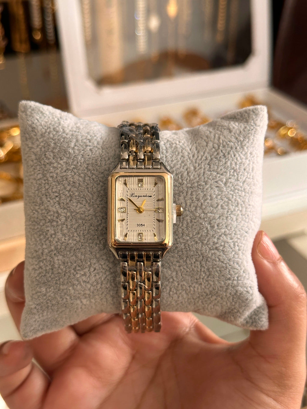 Everyday Classic White Dial Quartz Vintage Watch- 2 Tone