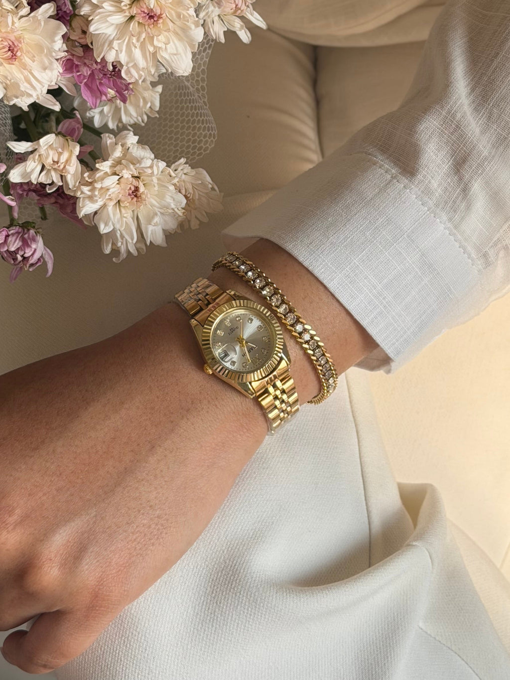 Luxe Round Dial Vintage Watch- Gold