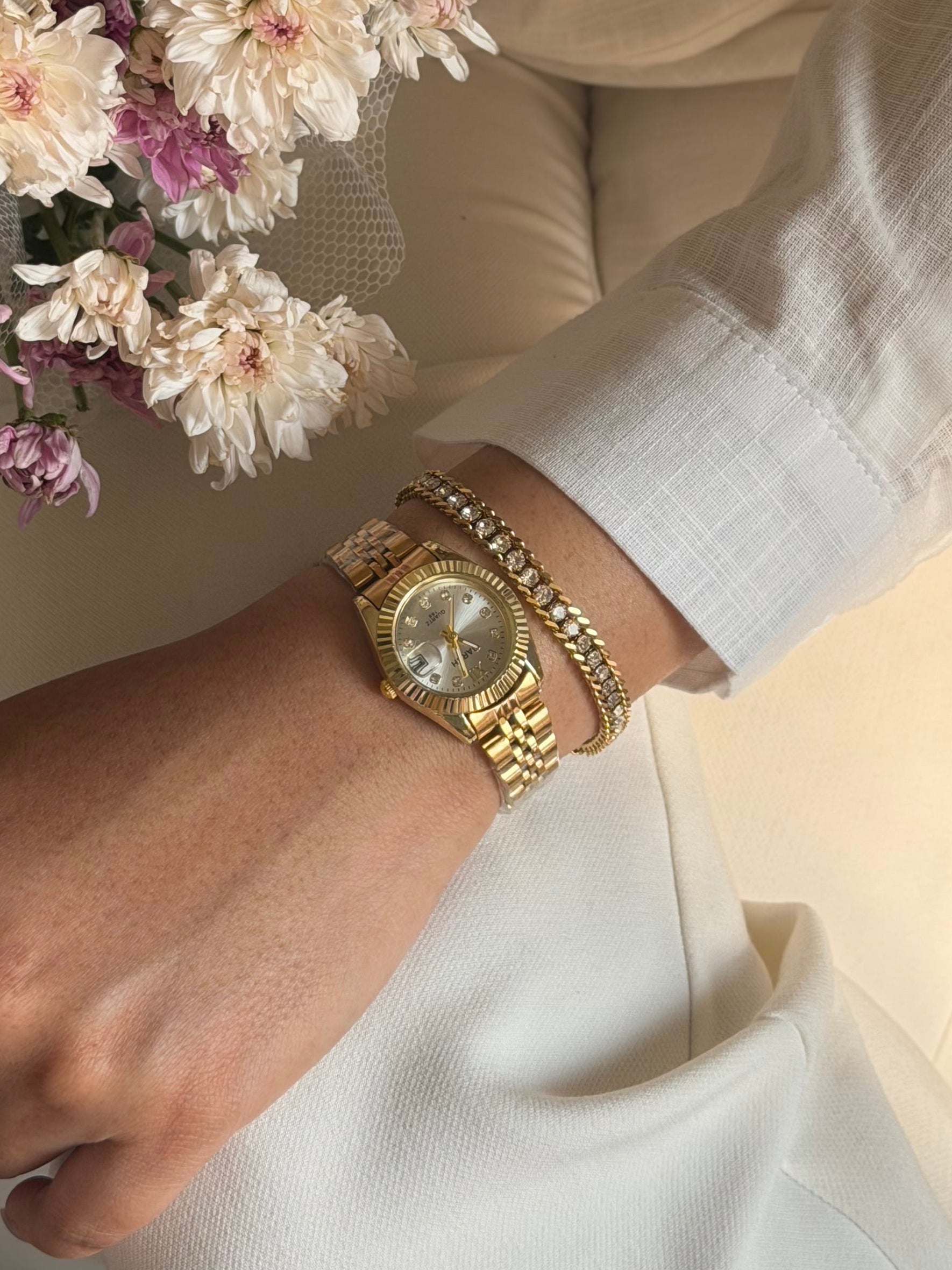 Luxe Round Dial Vintage Watch- Gold